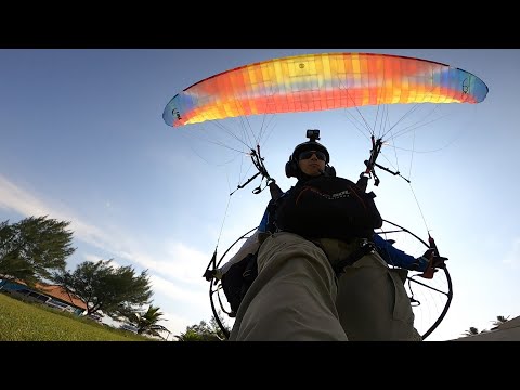 Voo 211 de Paramotor IKE Costa - Gopro no tenis para mostrar a vela Luna2