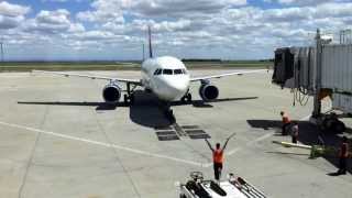 preview picture of video 'Airplanes Taxiing Away From & Towards Sacramento International Airport 5-5-14'