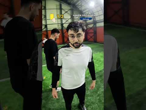 KIRMIZI KART GÖRECEĞİNİ ANLAYINCA SAHAYI TERK ETTİ! #halısaha #futbol #hakem