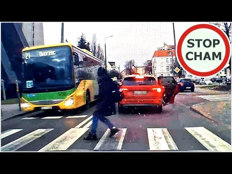 Dziecko wbiega na przejście pod pędzący autobus