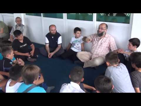 Vizitë Hoxhë Ekrem Avdiut në Mitrovicë nga Nxënësit e Mektebit "NUN" - Shkup