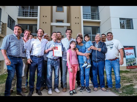Urtubey entrega vivienda en barrio El Bosque