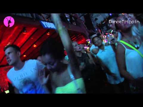 Dmitri Vegas, Moguai & Like Mike - Mammoth [played by Laidback Luke]