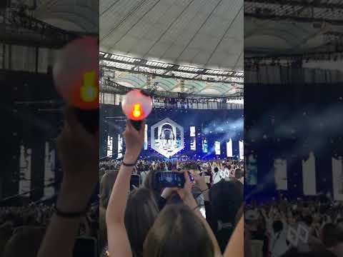 220514 Kpop.flex ENHYPEN - Drunk-Dazed performance (vertical video) - fancam from innenraum