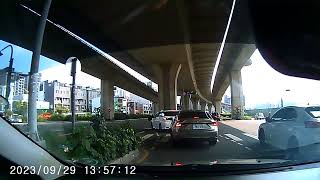 Re: [問卦] 開慢車道不右轉的都是哪種人啊？