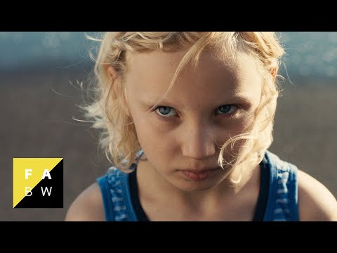 Thumbnail of the video: Die Tochter - Dark Blue Girl | Trailer (2017)