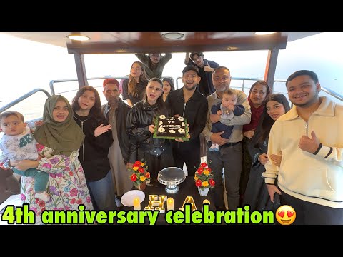 Yacht par ki hamne anniversary celebration poori family ke sath😍❤️