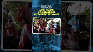 Arak-arakan Gunungan Berisi Batu Akik di Yogyakarta