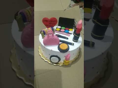 makeup  kit #cake 💄💄👛👜💼💋 #birthdaycake short video 😋😋👌💯
