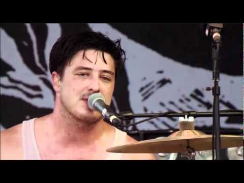 Mumford & Sons - 09 - Lover of the Light @ Bonnaroo 2011.wmv