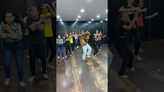 Download lagu Chale Jaise Hawaien | Dance Video | Main Hoon Na #shorts mp3