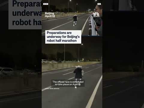 Robots warm up for Beijing half marathon