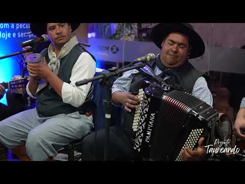 Projeto Taureando - Longe do Pago/Atorando um Chote