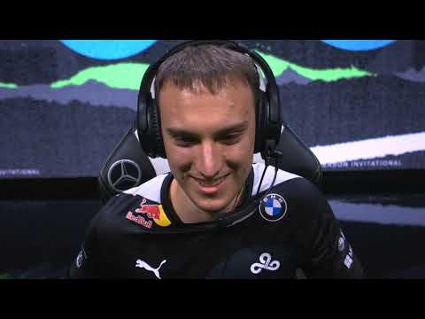 Humanoid running it down mid vs C9 Perkz