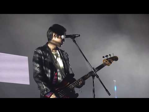 웨터 - She Tastes Like Happiness / 단란한쫑파티 171231 @Yes24Live-hall