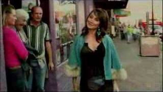 Pam Tillis "Band In The Window" Video