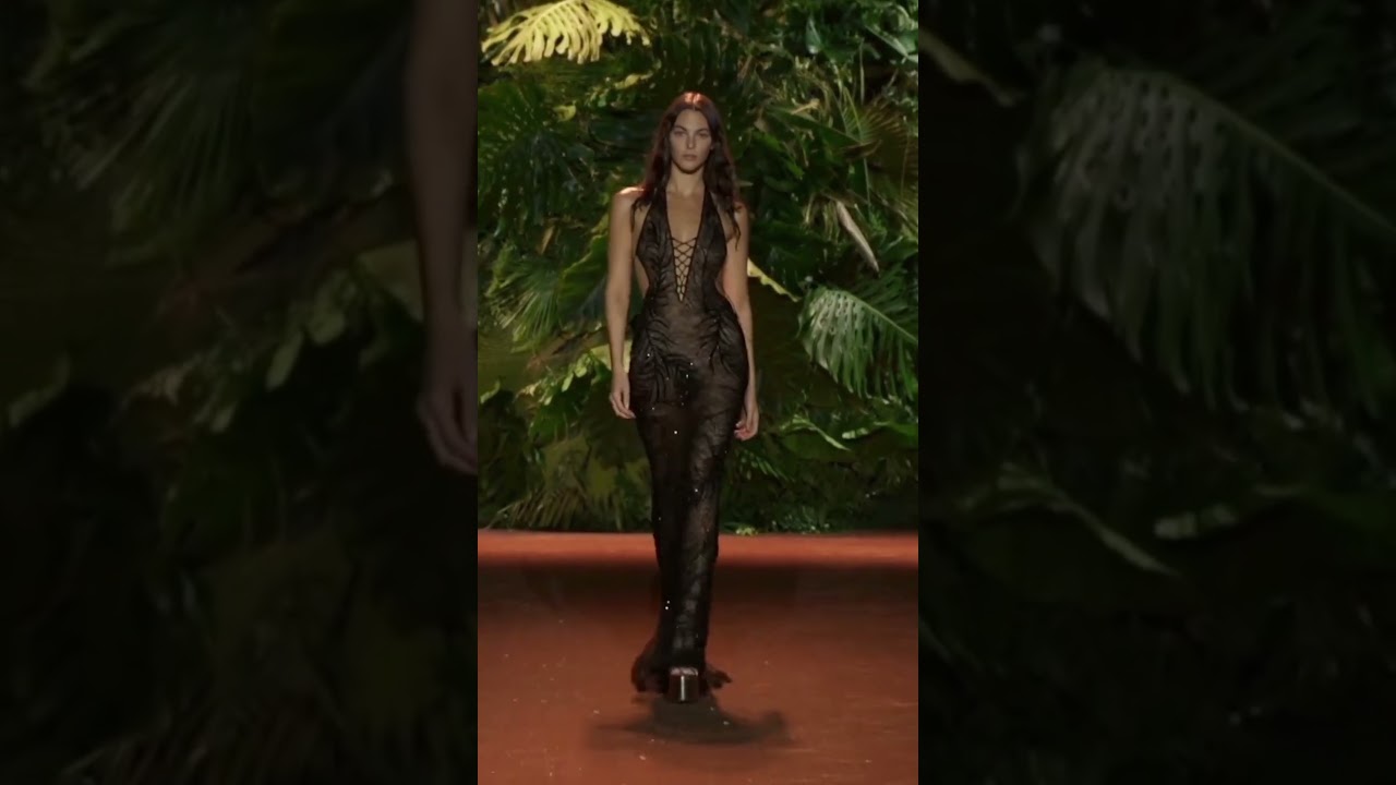 Vittoria Ceretti best walk🤎#vittoriaceretti #viralshorts #runway #catwalk #view #fyp #ytshots