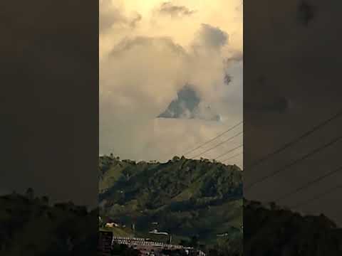 Pirámide en el cielo de Dosquebradas Risaralda. 17 abril 2026  @ovni
