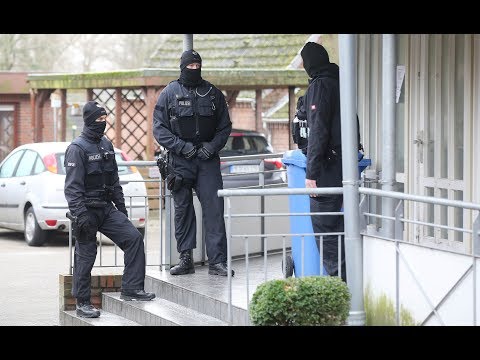 WELT-THEMA: Mutmaßliche Terrorzelle irakischer Flüchtlinge ausgehoben