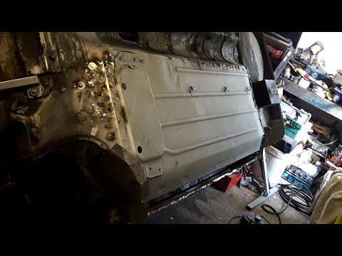 Classic Mini || more welding on the floor
