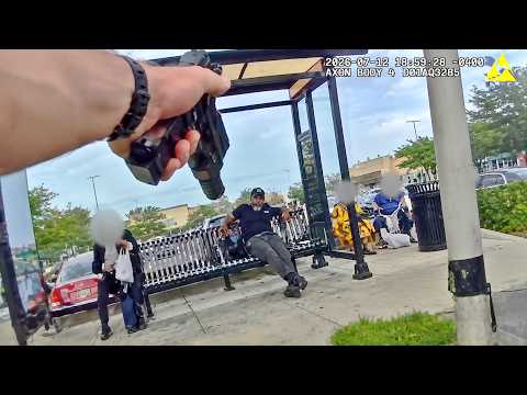 警方擊斃持槍對警官舉槍的男子！ (Police Shoot Armed Man After He Raises Gun Toward Officer)