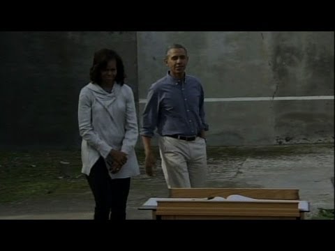 Obama visits Mandela's cell on Robben Island