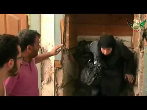 كتيبة سلمان الفارسي تقوم بإخراج مدنيين أغلبهم من النساء من منطقة إشتباك عن طريق حفرة في الجدار بسبب إستهداف القناص للسبع بحرات في حلب