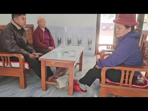 Nam brought his grandmother to meet his mother, but his mother's attitude was very strange.