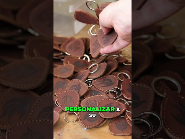 Vídeo relacionado con BOBOZHONG llaveros de ancla,2 piezas Llaveros Enamorados,Amuleto de la suerte de Metal,regalo de recuerdo con timón,para recuerdos náuticos de fiesta de boda,Regalo para amantes del mar