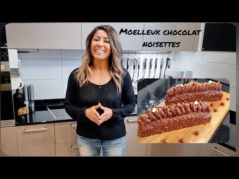 Moelleux au chocolat et à la noisette avec un glaçage rocher