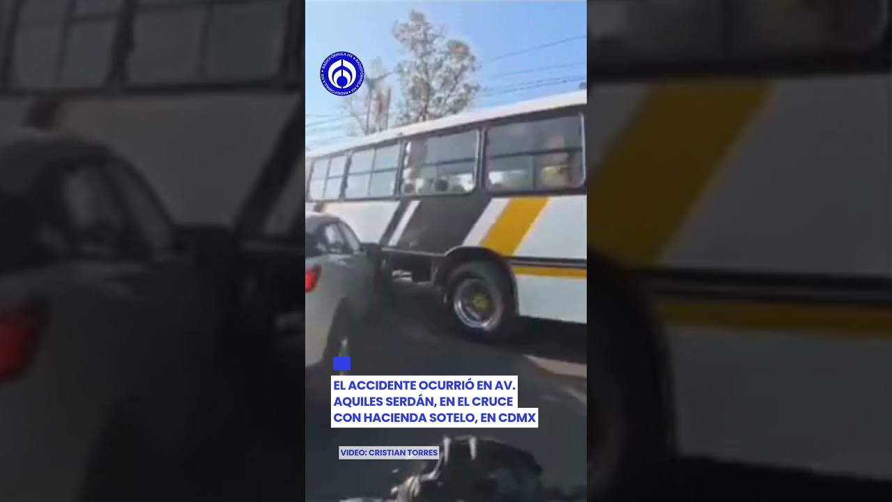 Un motociclista grabó el momento exacto en que un auto choca contra un camión