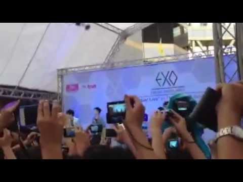 120728 EXO Mini Live @Siam Discovery Thailand Exo 5