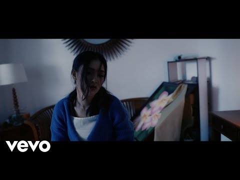 Prinsa Mandagie - Bertahan Sendiri (Official Lyric Video)