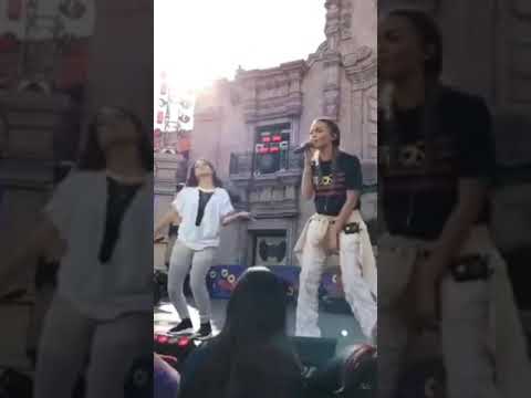 Becky G and Leslie Grace/Díganle