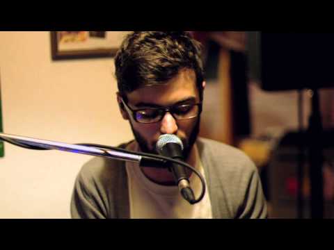 Bedroomdisco TV: Charlie Barnes - 'Geekk.' live