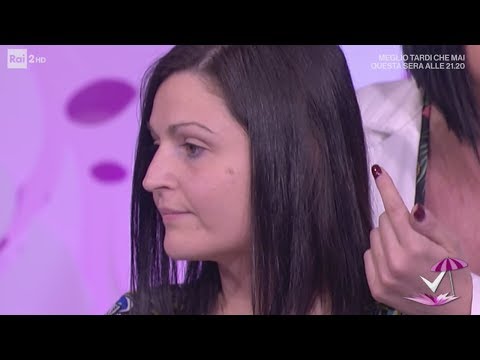 Crema prima di e dopo da posti pigmentary di un tubo La decolorazione di crema in una zona