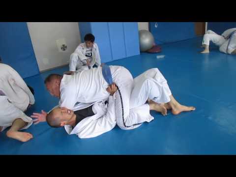 邨田さんクローズドガードへエスケープ!【船橋市・女性も楽しめる格闘技道場】