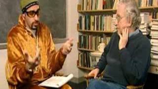 O Noam Chomsky αποκαλεί τον Ali G μπάι, στο 1.10. (από Khan, 31/07/09)