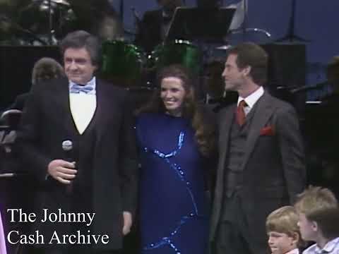 Johnny Cash, family & Larry Gatlin: Amazing Grace