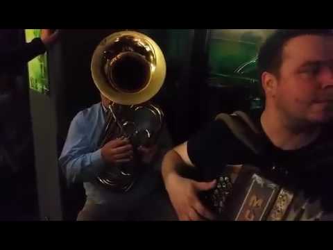 Slalom za harmoniko ob treh zjutraj;)