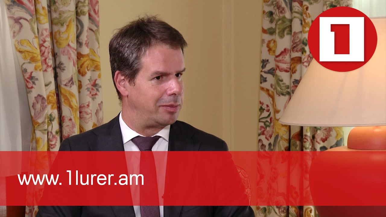 Очень важно, чтобы три страны-сопредседателя вновь были вовлечены в возобновление переговоров: Джонатан Лакотт