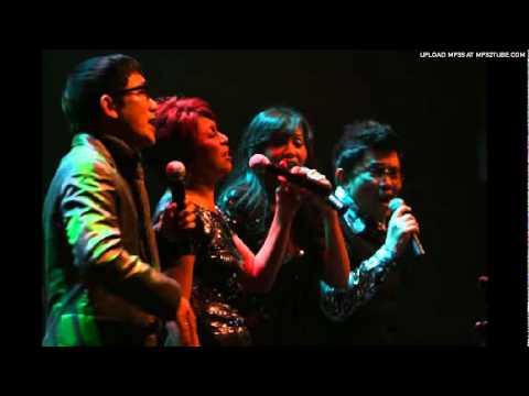 Elfa's Singers sings Manilow's