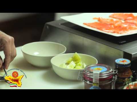 Millefoglie di salmone affumicato su arance di Sicilia e finocchio