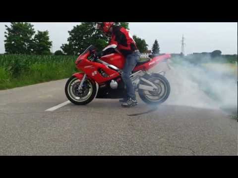 YAMAHA R6 150CV BURNOUT