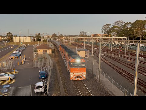 The Great Southern 2TA8 with NR31 and NR30 flying past Campbelltown 20-12-2022