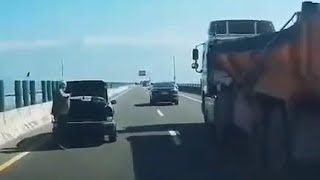 Re: [新聞] 台88轎車故障放警示牌…兒見砂石車衝來