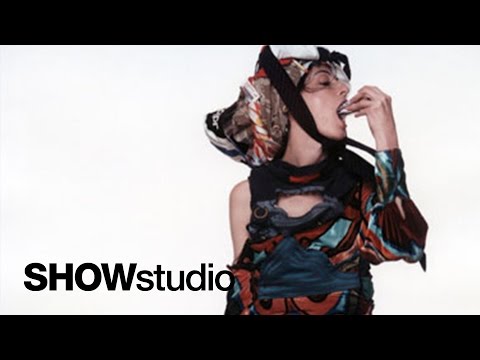 Erin O'Connor - Eat Fashion: Transformer
