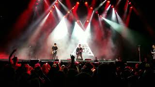Fall Out Boy - Chicago Is So Two Years Ago (live) @ Wrigley Field, Chicago #MANIATour