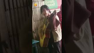 Download lagu Pengamen Wanita ini punya suara seperti nike ardilla mp3