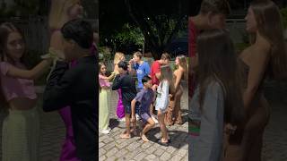 Download lagu OS GÊMEOS BEIJARAM A MÃO DAS CRUSHS •irmãos Scribel• #shorts mp3